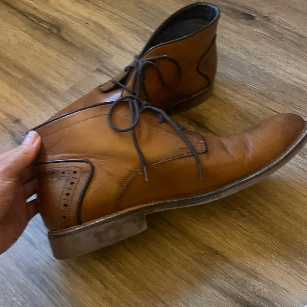 Steve Madden Brown Tan Leather Chukka Boots